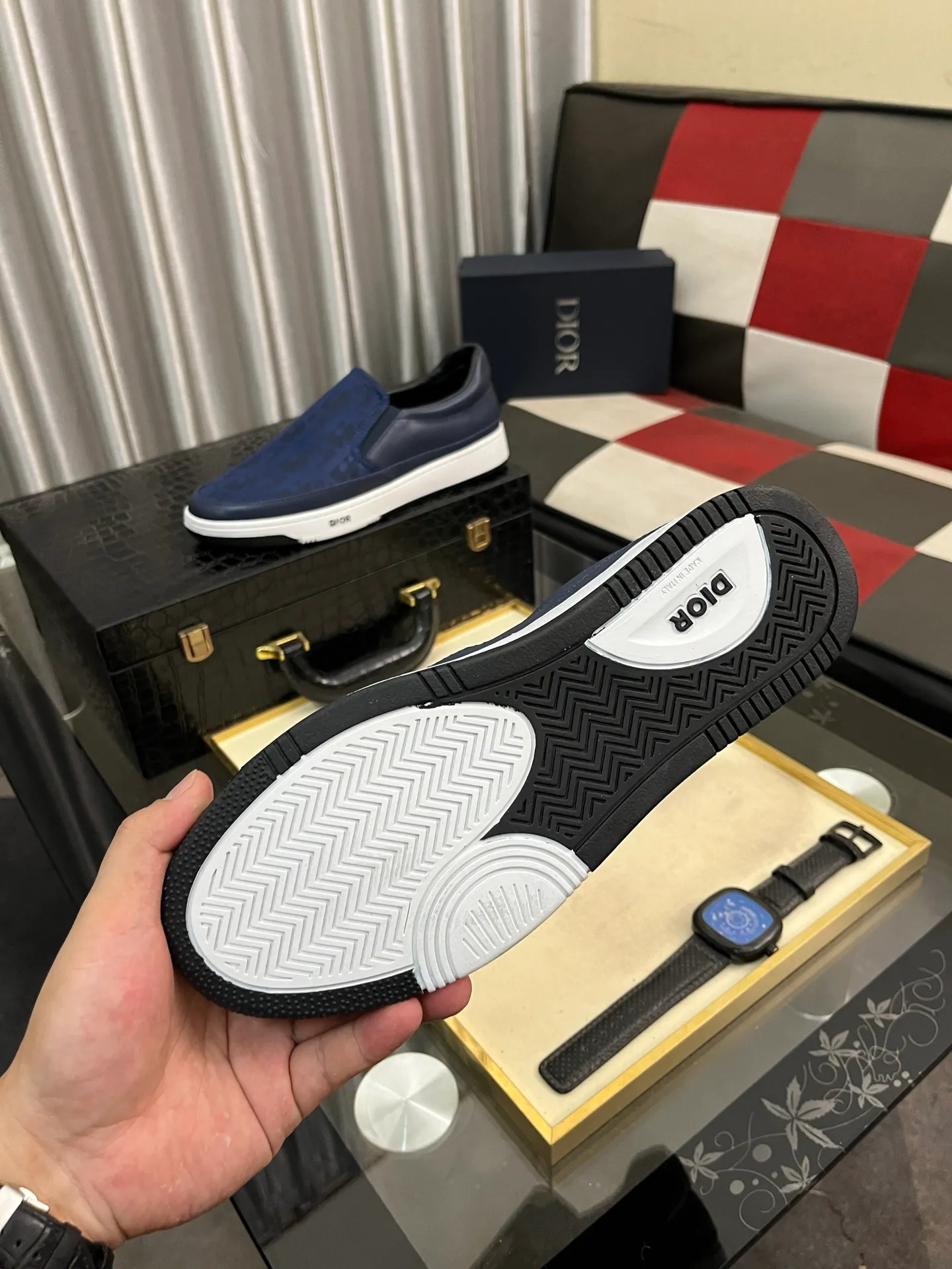 Men's men's shoes 💰420⌚️⌚️Dior unique modern style sneakers. Counter purchasing 🏃casual leather shoes😍😍 original cowhide leather imported from Italy (refuses to discolor and grind feet) soles: original soles specially provided by the original factory, super cool😍 lace up and walk with wind👍 style design ⚠️ super comfortable and wear-resistant original soles. Code number: 38-444️⃣Colors available